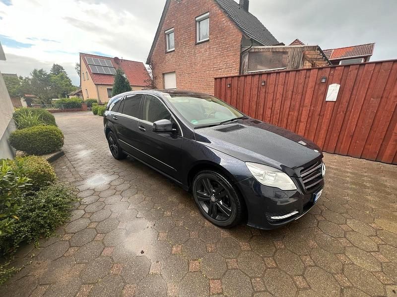 Schwarz Gebraucht 2011 Mercedes R350 Van / Kleinbus | 12.500 € (Etwas zu teuer) - Bild 1/4