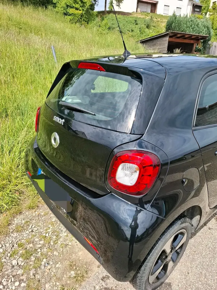 Gebraucht Smart ForFour 90 PS (66 kW) 2018 Schwarz Kleinwagen