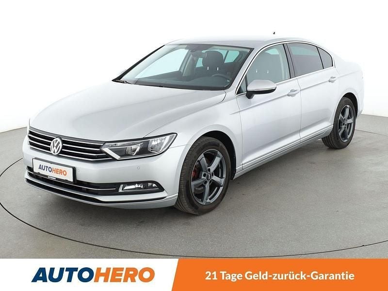 Silber Gebraucht 2015 VW Passat Comfortline Limousine | 12.990 € (Guter Preis) - Bild 1/3