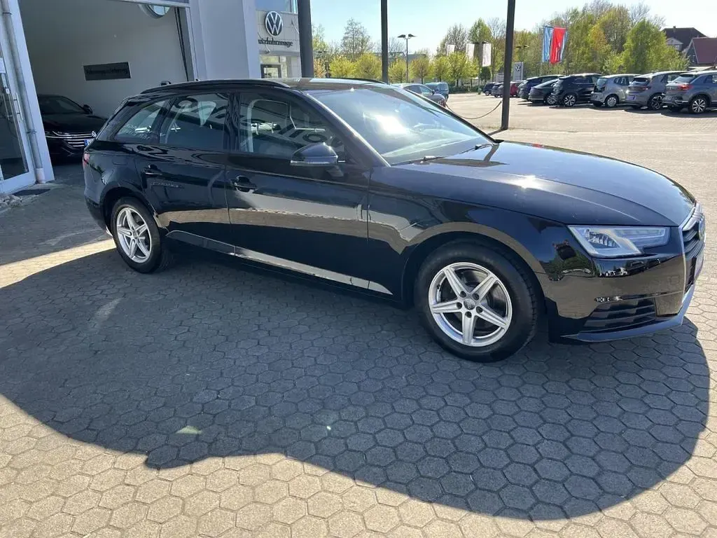 Gebraucht Audi A4 150 PS (110 kW) 2017 Brillantschwarz Kombi