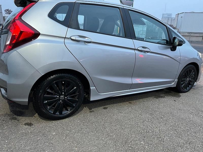 Gebraucht Honda Jazz Dynamic 131 PS (96 kW) 2018 Grau Kleinwagen