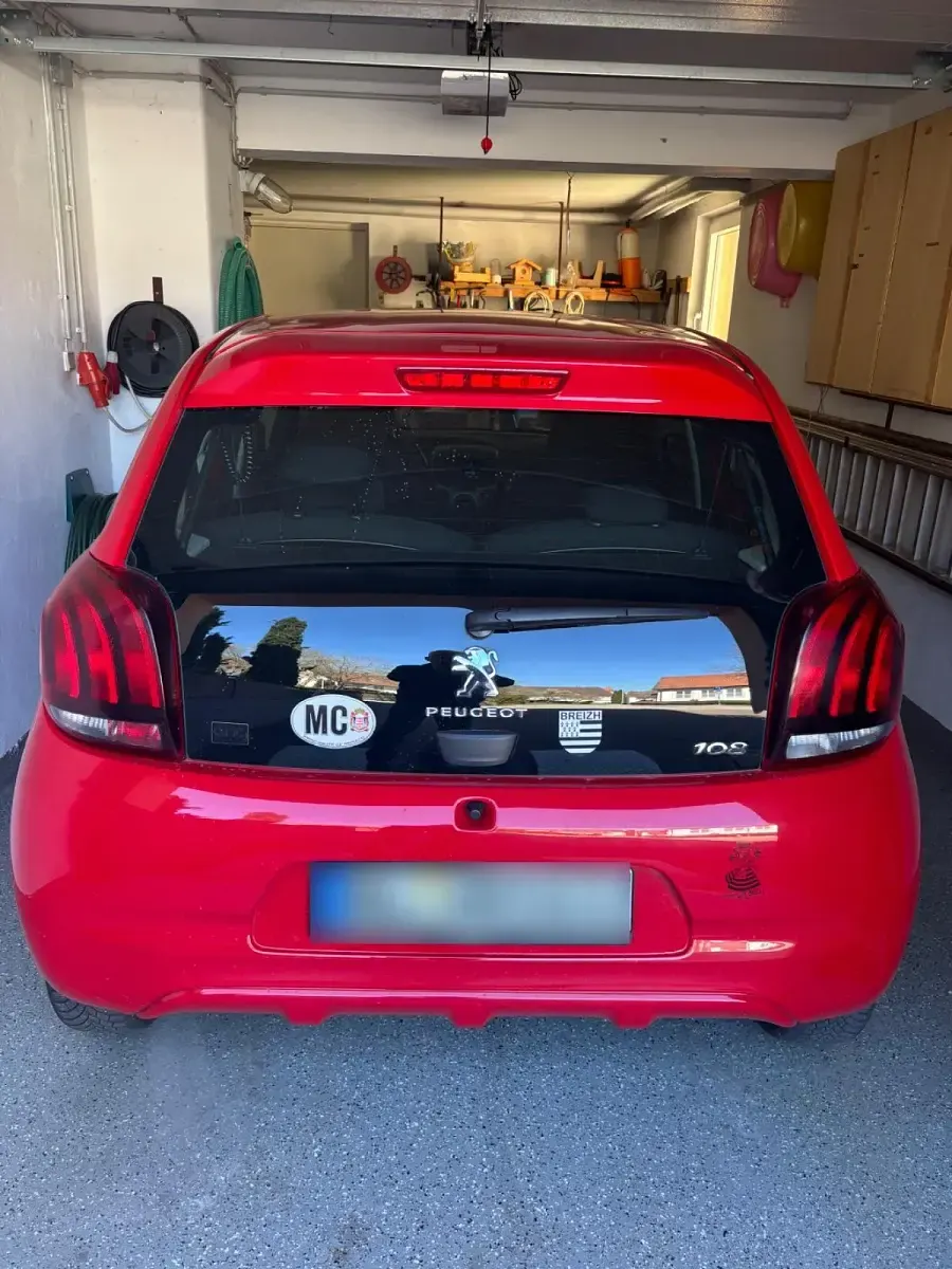 Gebraucht Peugeot 108 Allure 81 PS (59 kW) 2016 Rot Kleinwagen