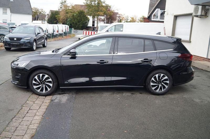 Gebraucht Ford Focus Titanium 125 PS (91 kW) 2025 Schwarz Limousine