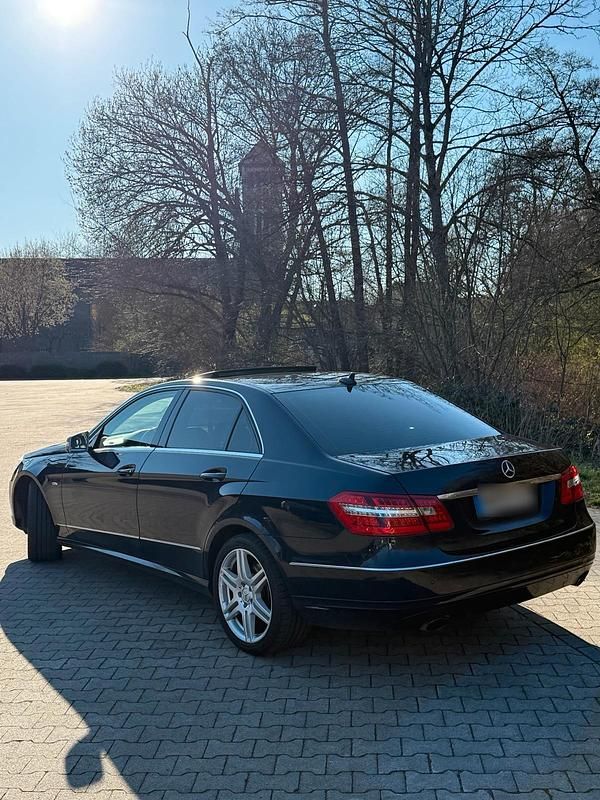 Gebraucht Mercedes E350 Elegance 231 PS (169 kW) 2010 Blau Limousine