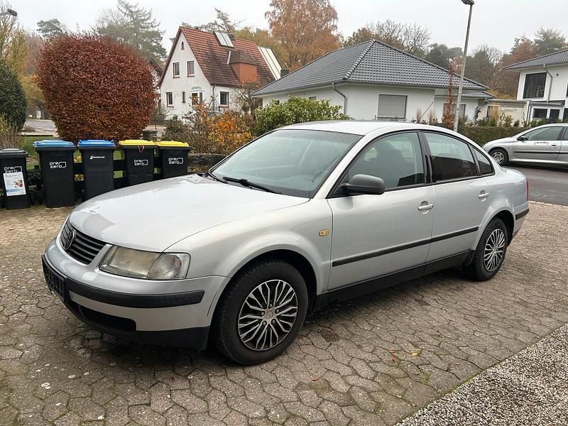 Silber Gebraucht 1998 VW Passat Limousine | 1.700 € (Fairer Preis) - Bild 1/4