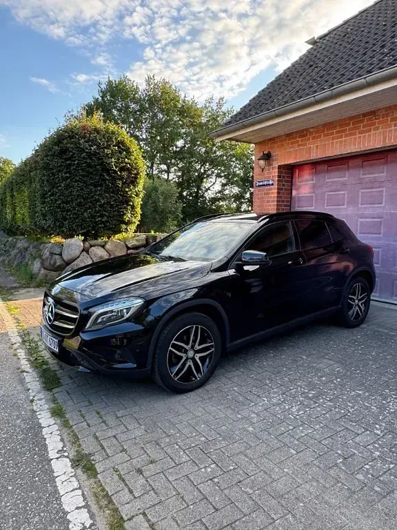 Gebraucht Mercedes GLA220 177 PS (130 kW) 2016 Schwarz SUV