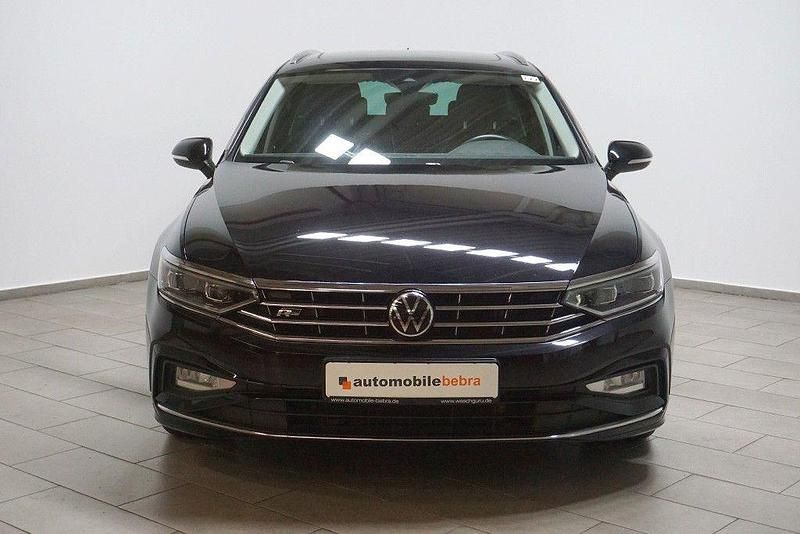 Gebraucht VW Passat R-line 150 PS (110 kW) 2023 Deep black Kombi