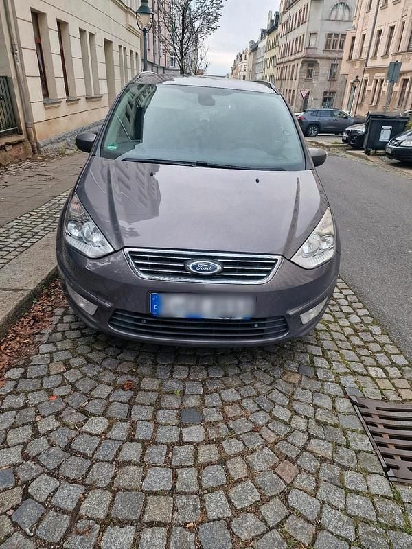 Braun Gebraucht 2014 Ford C-MAX Van / Kleinbus | 10.500 € - Bild 1/4