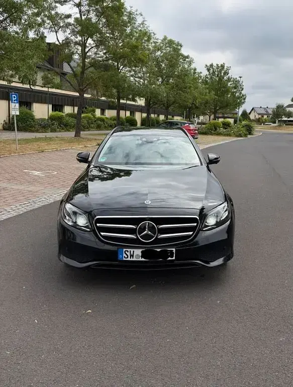 Gebraucht Mercedes E300 245 PS (180 kW) 2018 Schwarz Limousine