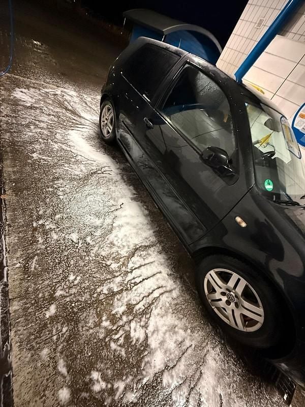 Schwarz Gebraucht 2000 VW Golf IV GTI Kleinwagen | 1.999 € (Superpreis) - Bild 1/4