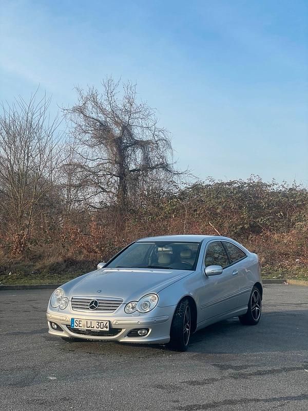 Silber Gebraucht 2007 Mercedes C200 Coupé | 5.500 € - Bild 1/4