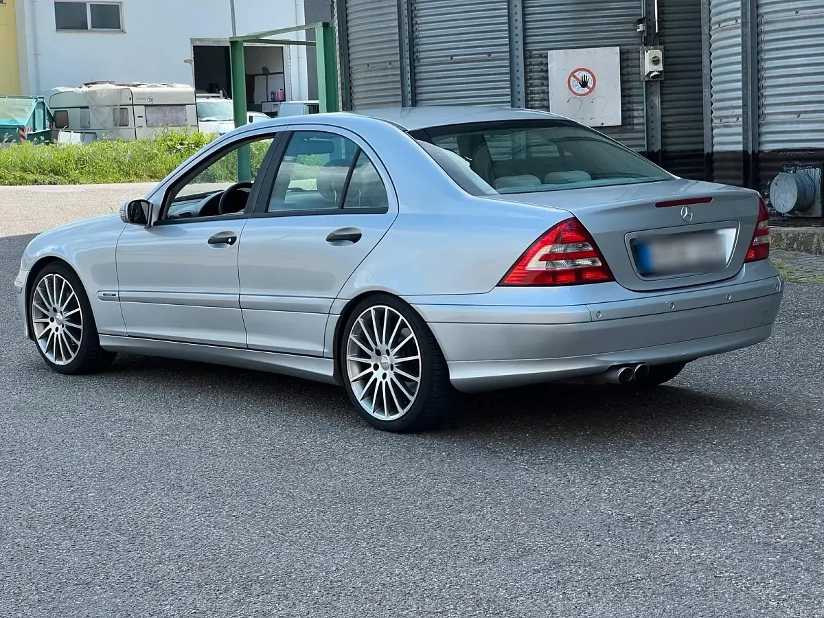 Gebraucht Mercedes C320 218 PS (160 kW) 2005 Grau Limousine