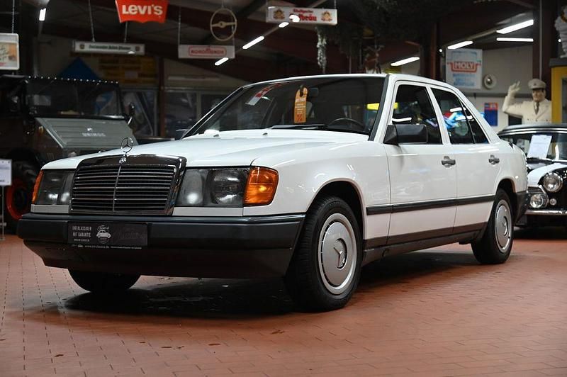 Gebraucht Mercedes 200 72 PS (52 kW) 1985 Weiß Limousine