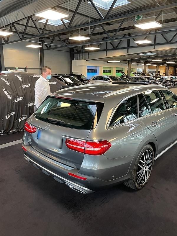 Gebraucht Mercedes E220 All-Terrain 194 PS (142 kW) 2019 Grau Kombi