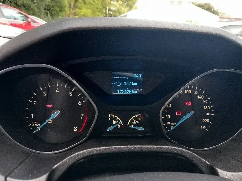 Gebraucht Ford Focus Trend 101 PS (74 kW) 2016 Rot Limousine