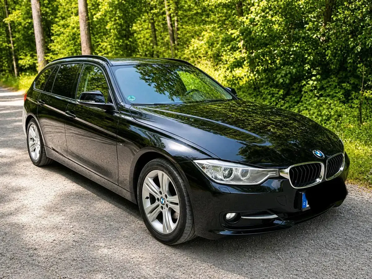 Gebraucht BMW 320 Sport Line 184 PS (135 kW) 2012 Schwarz Kombi
