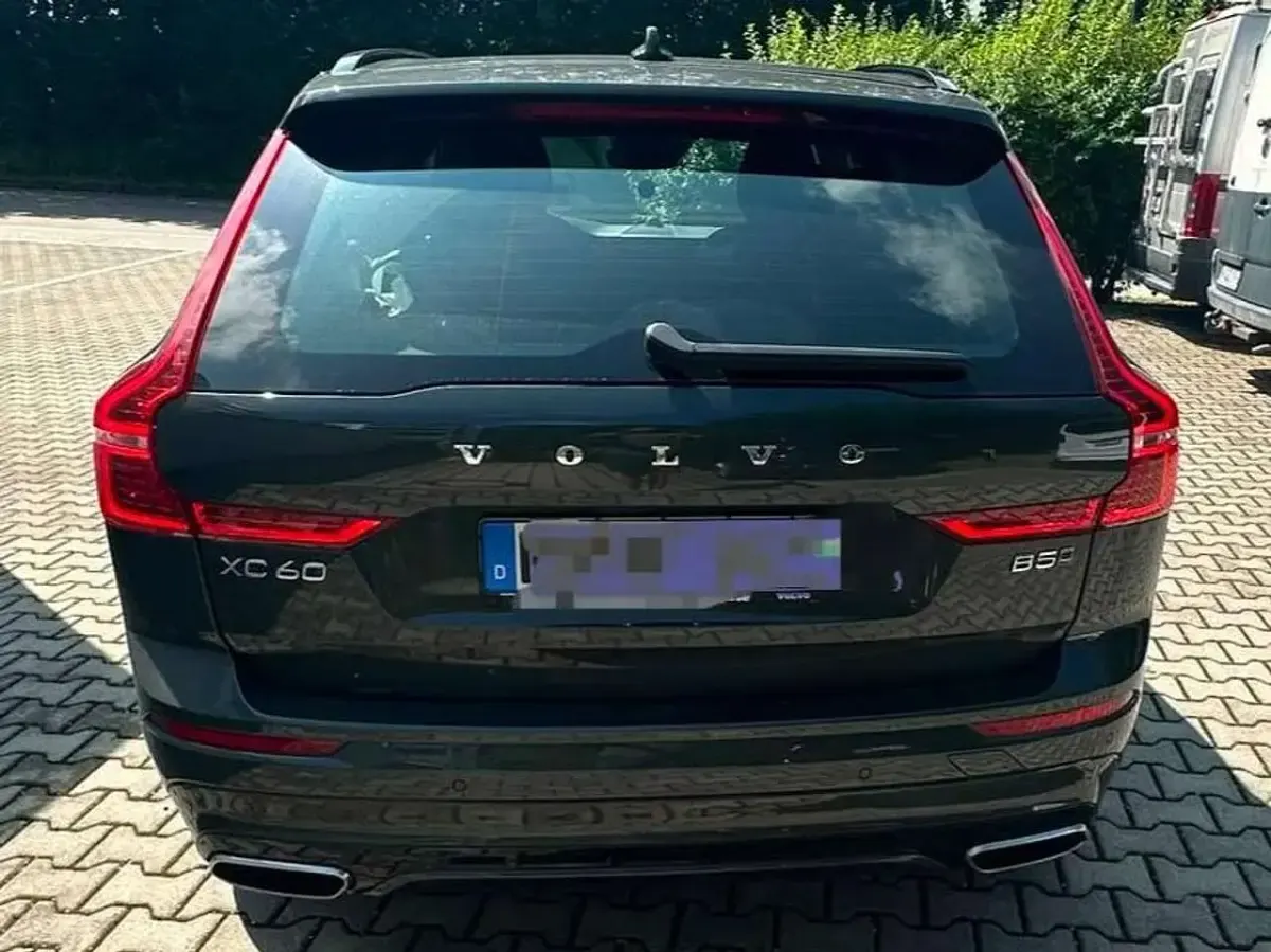 Gebraucht Volvo XC60 R-Design 235 PS (172 kW) 2021 Grau SUV