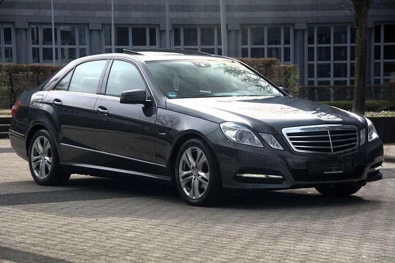 Gebraucht Mercedes E220 170 PS (125 kW) 2011 Grau Limousine