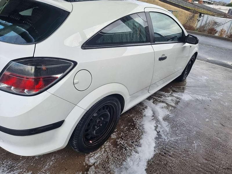 Gebraucht Opel Astra Selection 90 PS (66 kW) 2009 Weiß Kleinwagen