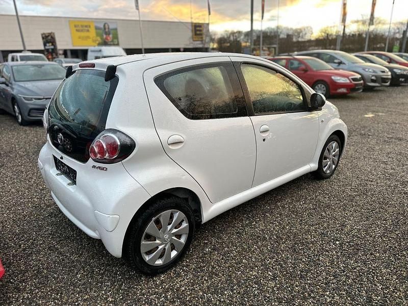 Gebraucht Toyota Aygo Cool 68 PS (50 kW) 2013 Weiß Kleinwagen
