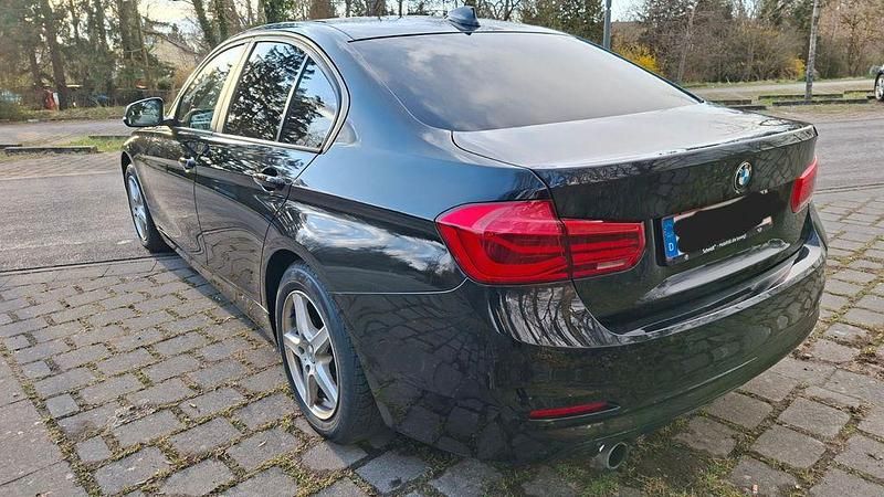 Gebraucht BMW 318 Advantage 136 PS (100 kW) 2017 Schwarz Limousine