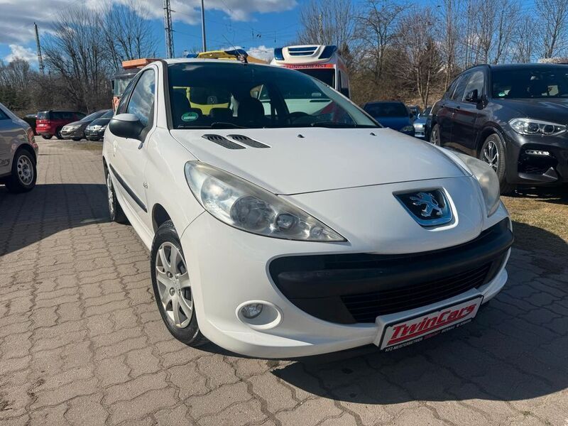 Weiß Gebraucht 2010 Peugeot 206+ Kleinwagen | 3.299 € (Teuer) - Bild 1/4