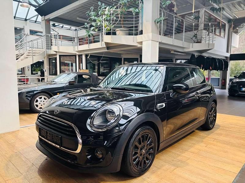 Gebraucht Mini ONE 102 PS (75 kW) 2021 Midnight black metallic Kleinwagen