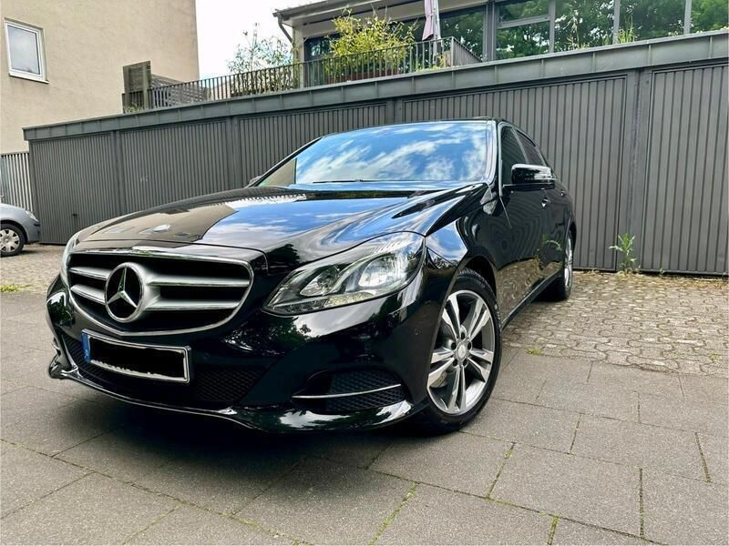 Schwarz Gebraucht 2015 Mercedes E250 Avantgarde Limousine | 16.900 € (Superpreis) - Bild 1/4