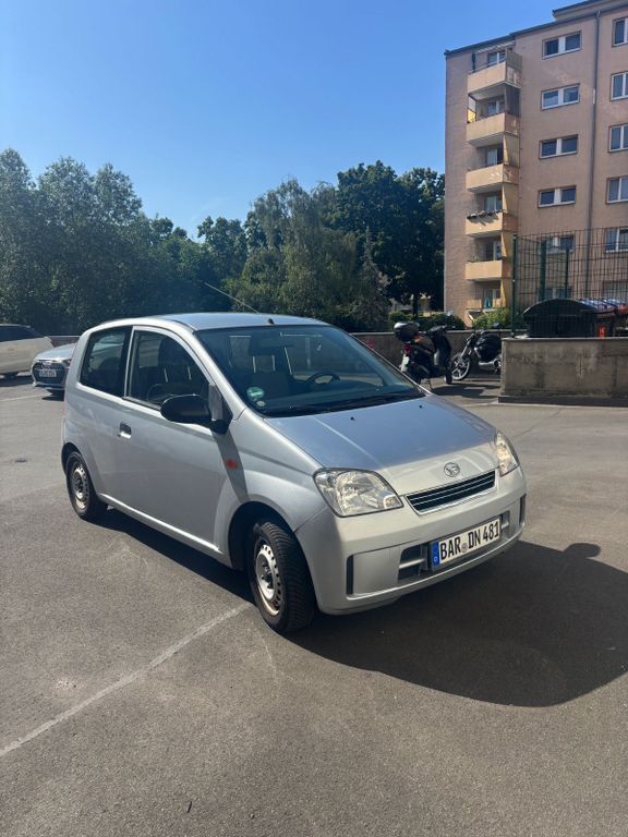 Silber Gebraucht 2004 Daihatsu Cuore Plus Kleinwagen | 1.990 € (Fairer Preis) - Bild 1/4