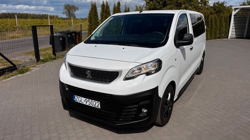 Weiß Gebraucht 2019 Peugeot Traveller Van / Kleinbus | 17.097 € (Guter Preis) - Bild 1/4