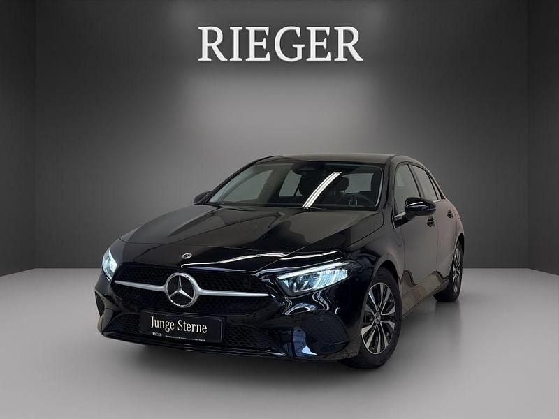 Unilack nachtschwarz Gebraucht 2024 Mercedes A180 Limousine | 27.399 € (Guter Preis) - Bild 1/4