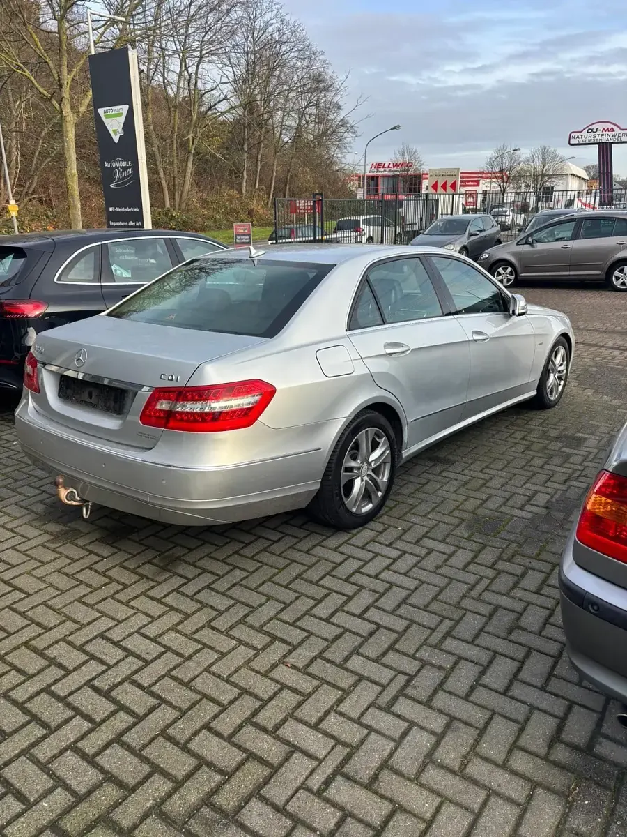 Gebraucht Mercedes E250 204 PS (150 kW) 2010 Silber Limousine