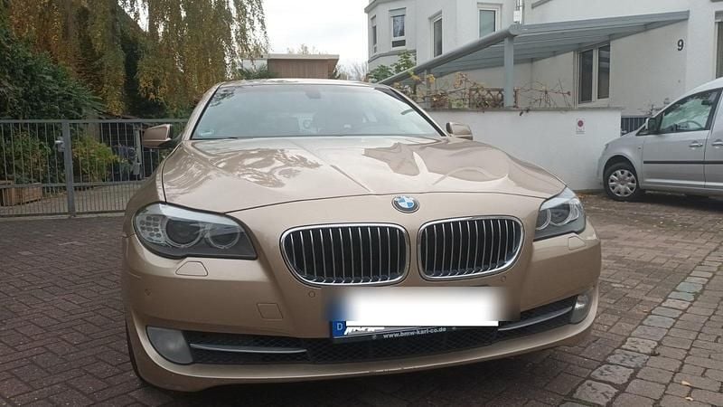 Gebraucht BMW 520 Basis 183 PS (134 kW) 2011 Gold Limousine