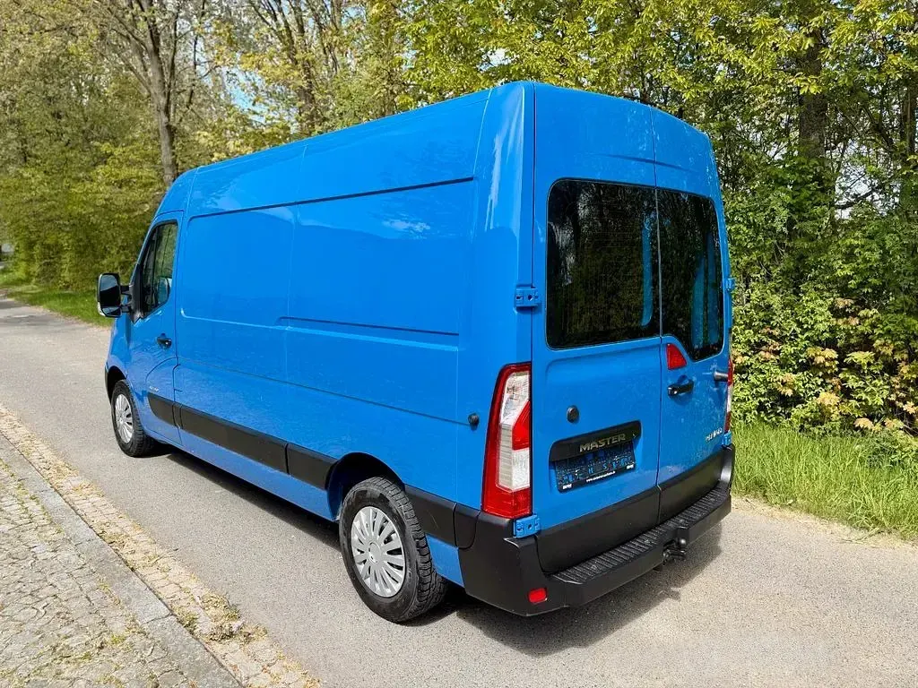 Usado Renault Master 145 HP (106 kW) 2011 Azul Monovolume