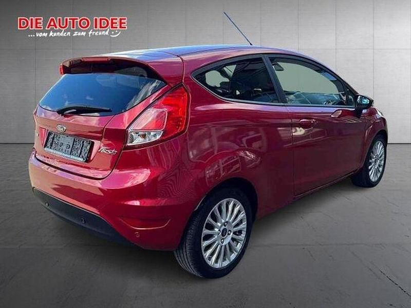 Gebraucht Ford Fiesta Celebration 101 PS (74 kW) 2017 Rot Limousine