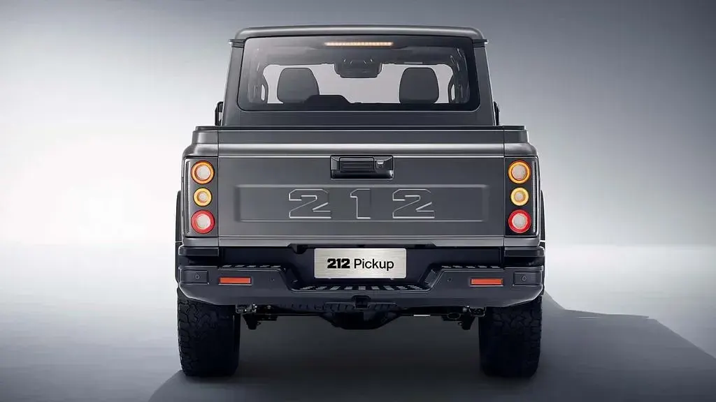 Neu BAW 212 190 PS (139 kW) 2026 Schwarz Pickup