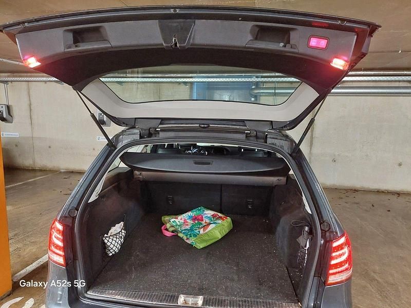 Gebraucht Mercedes E250 204 PS (150 kW) 2014 Grau Kombi