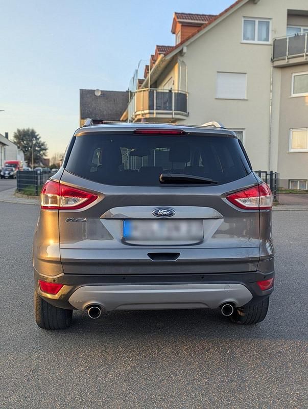 Gebraucht Ford Kuga Titanium 136 PS (100 kW) 2014 Braun SUV