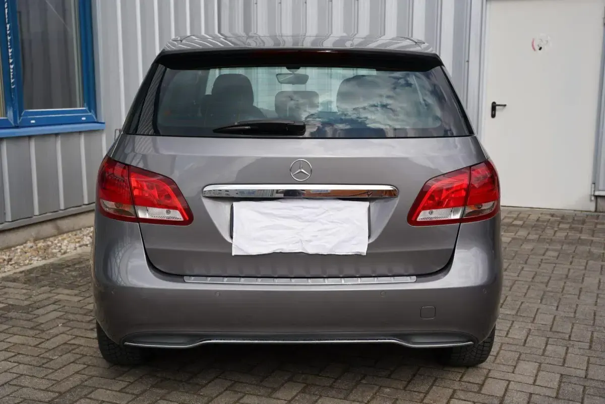 Gebraucht Mercedes B180 122 PS (89 kW) 2018 Grau Van / Kleinbus