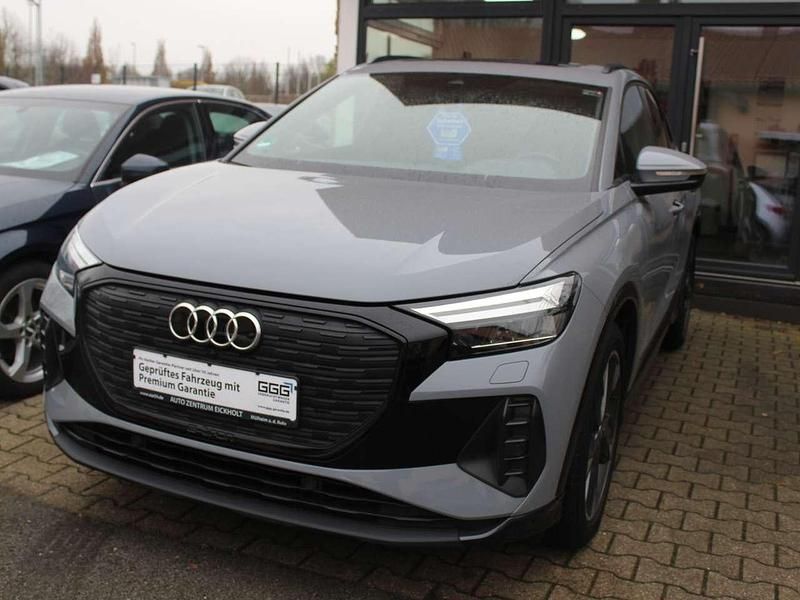 Grau Gebraucht 2022 Audi Q4 e-tron Black Edition SUV | 29.950 € (Superpreis) - Bild 1/4