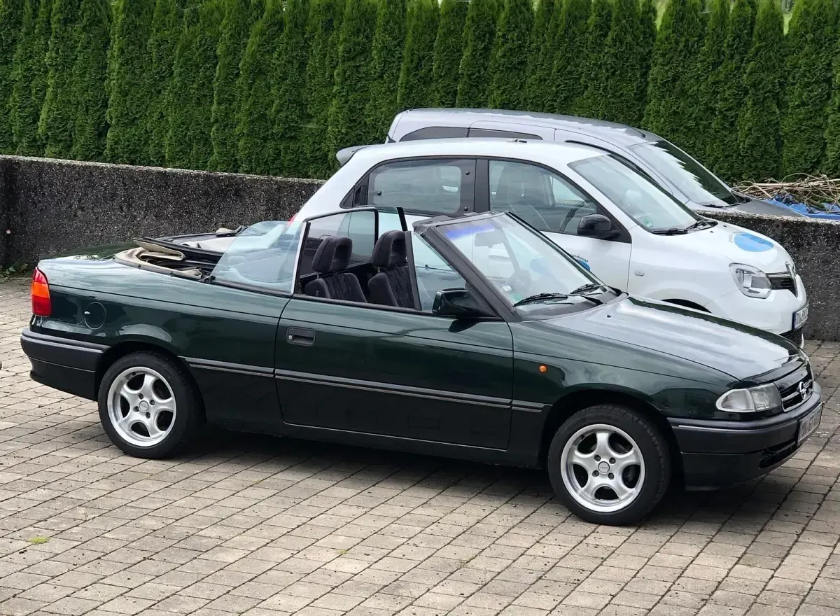 Gebraucht Opel Astra Cabriolet 82 PS (60 kW) 1994 Grün Cabrio