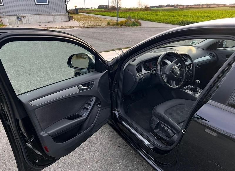 Gebraucht Audi A4 120 PS (88 kW) 2009 Schwarz Limousine