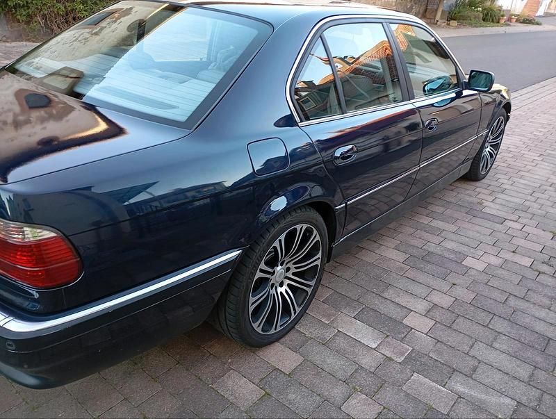 Blau Gebraucht 1996 BMW 728 Limousine | 2.500 € (Superpreis) - Bild 1/4