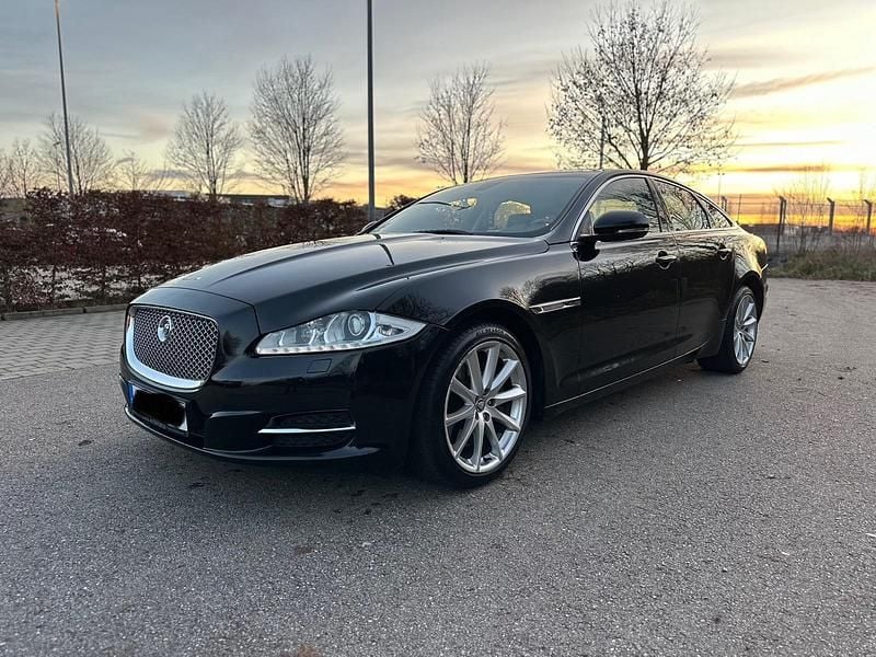 Gebraucht Jaguar XJ Premium Luxury 275 PS (202 kW) 2011 Schwarz Limousine