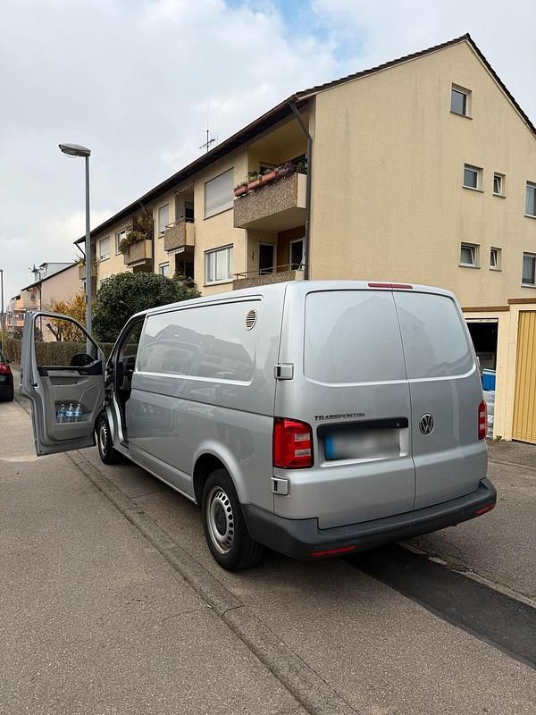 Gebraucht VW Transporter 136 PS (100 kW) 2018 Grau Van