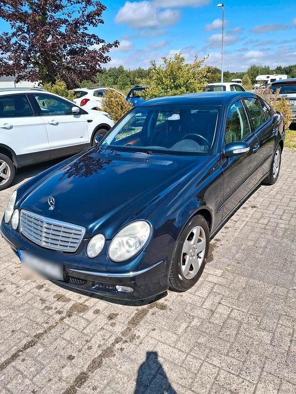 Gebraucht Mercedes E240 177 PS (130 kW) 2003 Blau Limousine