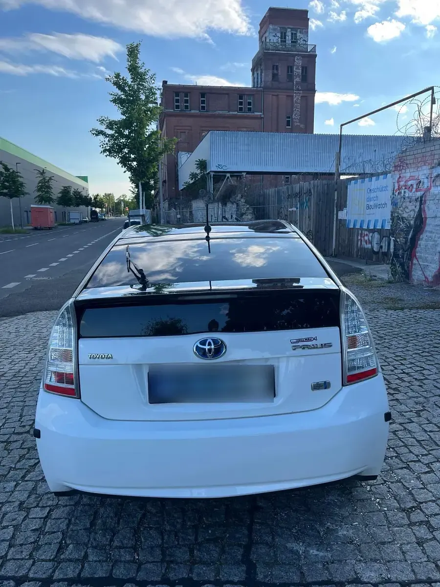 Gebraucht Toyota Prius 100 PS (73 kW) 2009 Weiß Kleinwagen