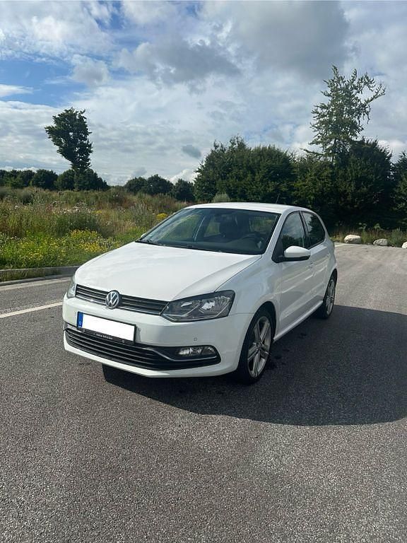 Weiß Gebraucht 2015 VW Polo Limousine | 7.800 € (Fairer Preis) - Bild 1/4