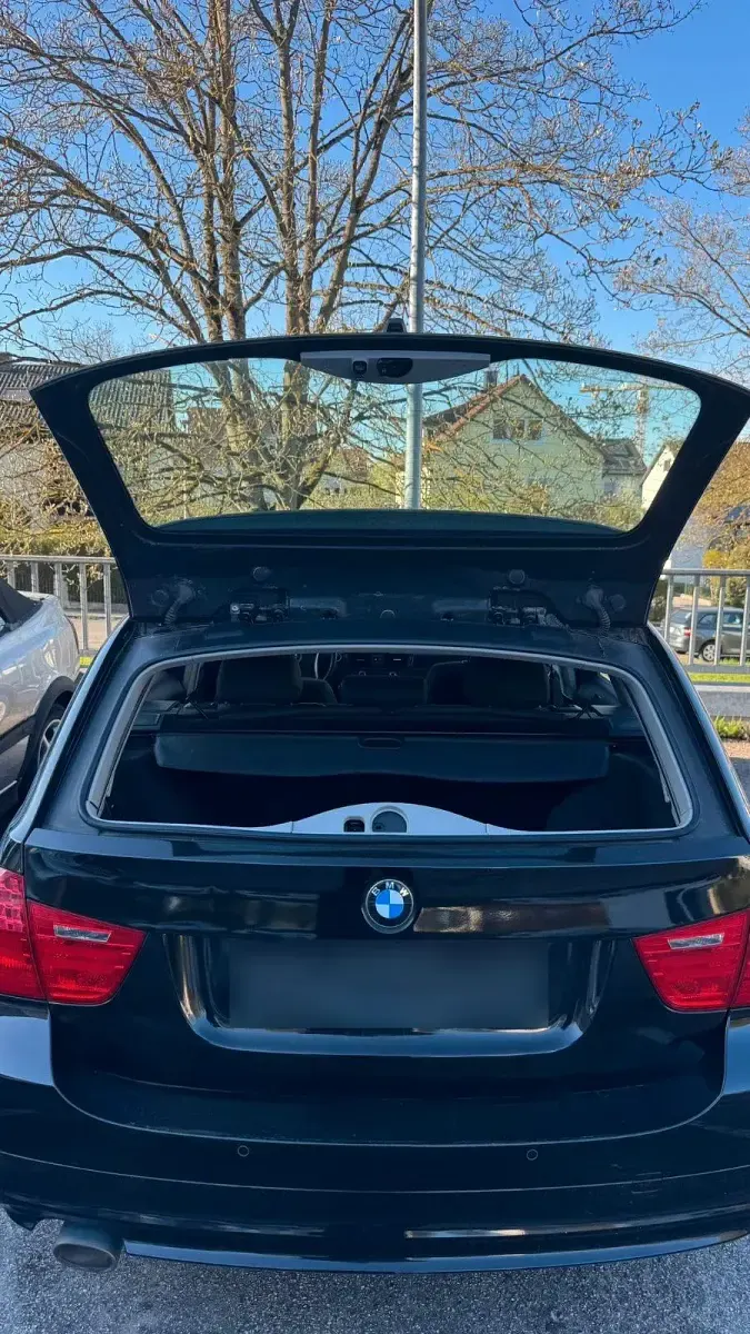 Gebraucht BMW 320 184 PS (135 kW) 2011 Schwarz Kombi