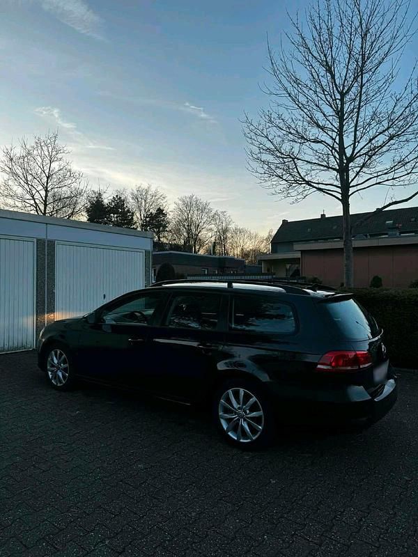 Gebraucht VW Passat 140 PS (102 kW) 2011 Schwarz Kombi